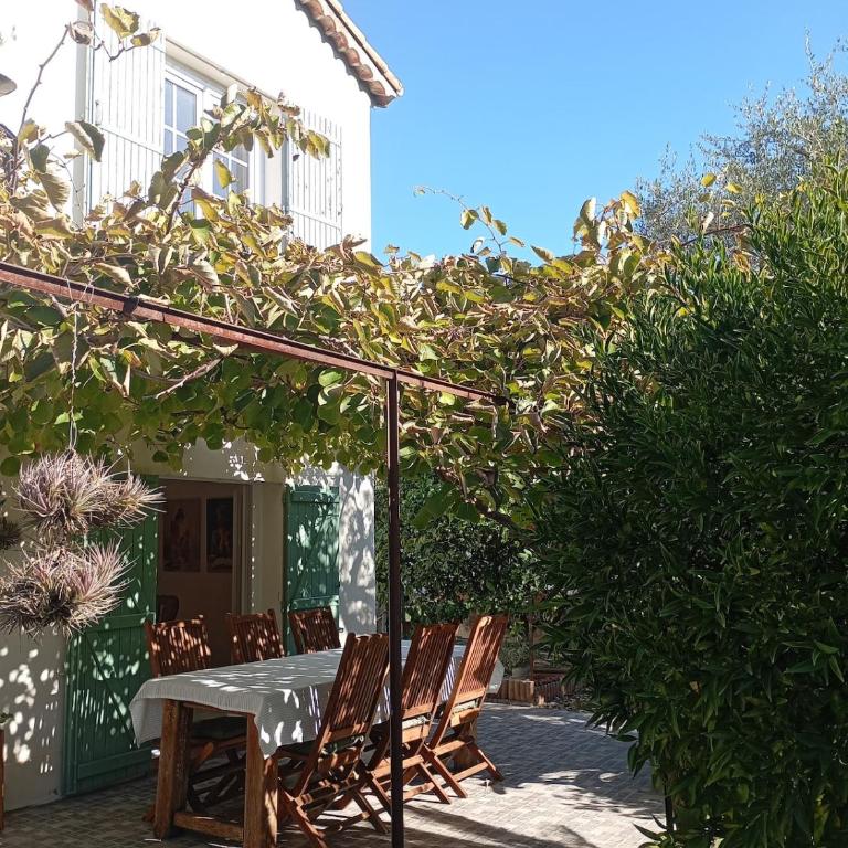 Bas de villa , coin détente extérieur et parking - Apartamento de 1 dormitorio - 1
