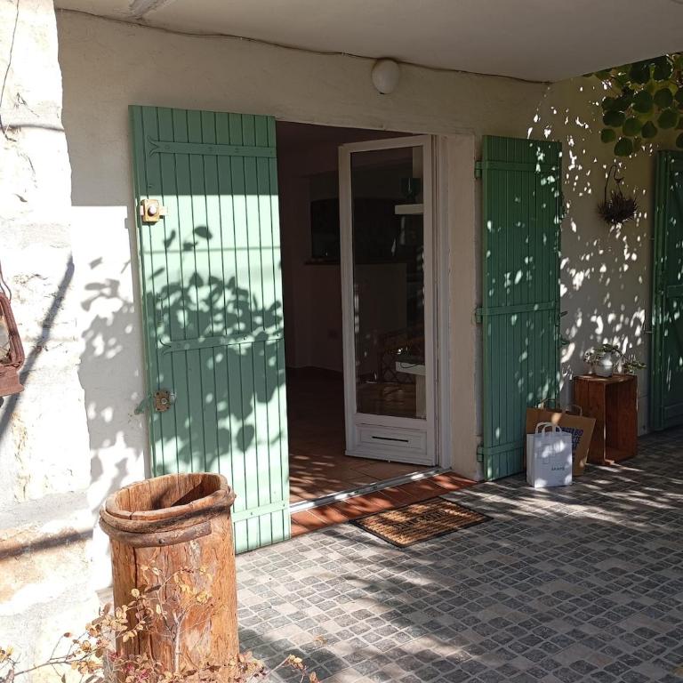 Bas de villa , coin détente extérieur et parking - Apartamento de 1 dormitorio - 18