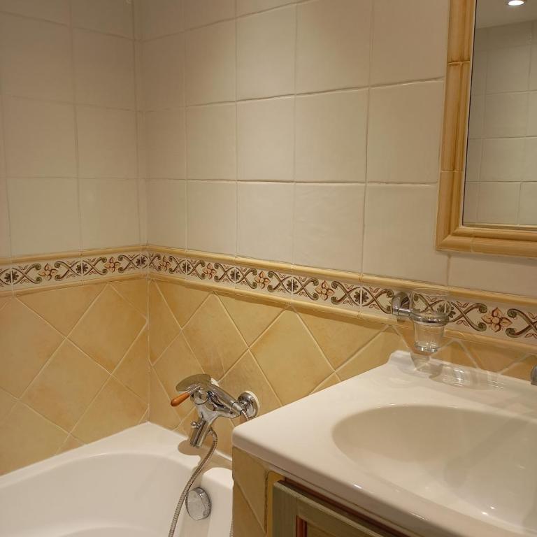 Bas de villa , coin détente extérieur et parking - Apartamento de 1 dormitorio - 25