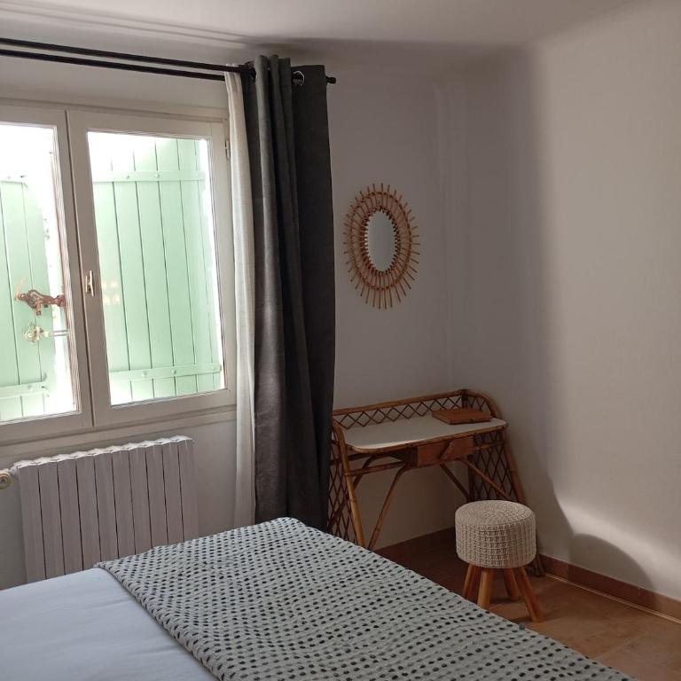 Bas de villa , coin détente extérieur et parking - Apartamento de 1 dormitorio - 28
