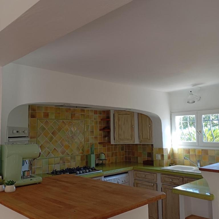 Bas de villa , coin détente extérieur et parking - Apartamento de 1 dormitorio - 38
