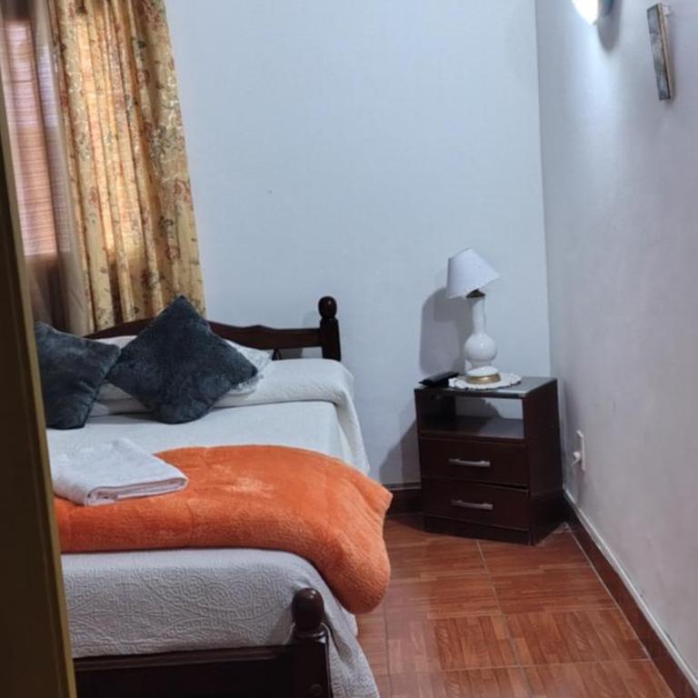 Hostal La Caleta - Triple Room with Bathroom - 1