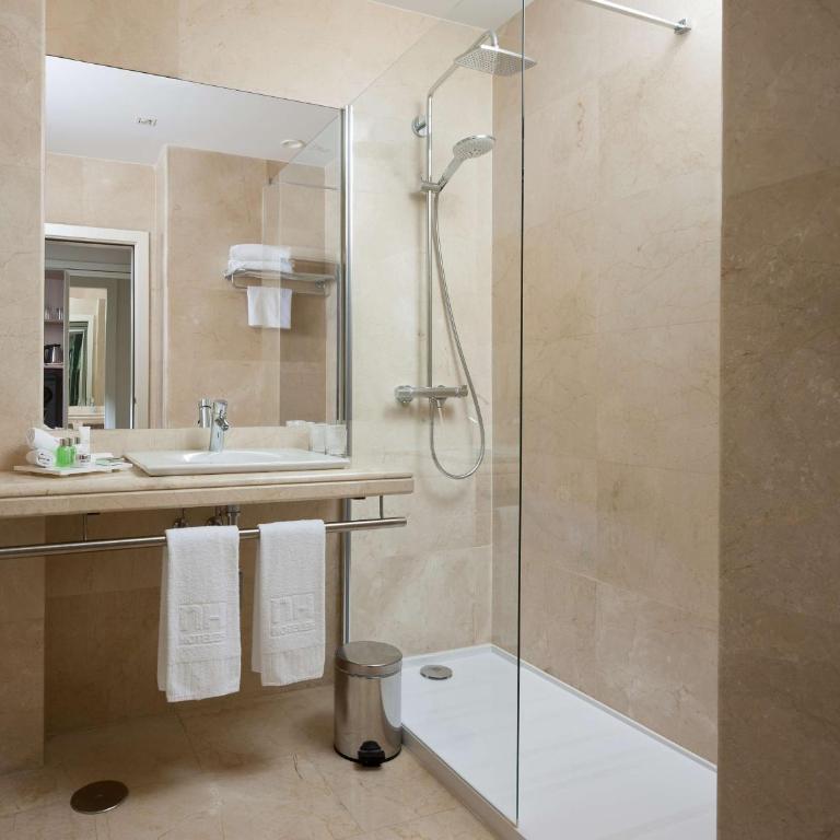 NH Collection Madrid Abascal - Habitación Doble Superior - 1 o 2 camas - 6