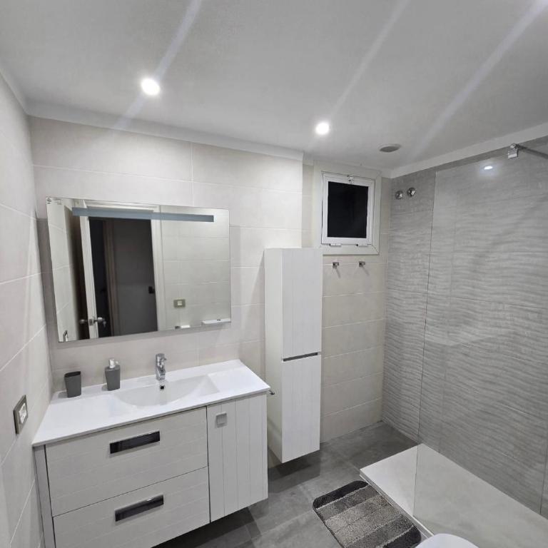 Paradise Caletillas BeachFront Duplex with Pool & Parking - Apartamento de 2 dormitorios - 19