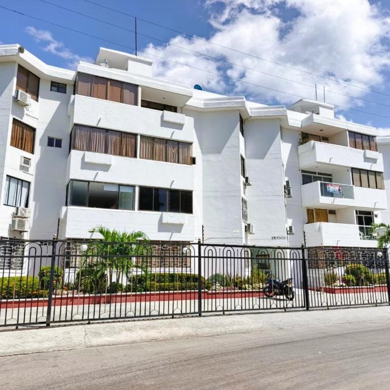 Apartamento moderno y cómodo - A 5 minutos de la Playa - Two-Bedroom Apartment with Mountain View - 4