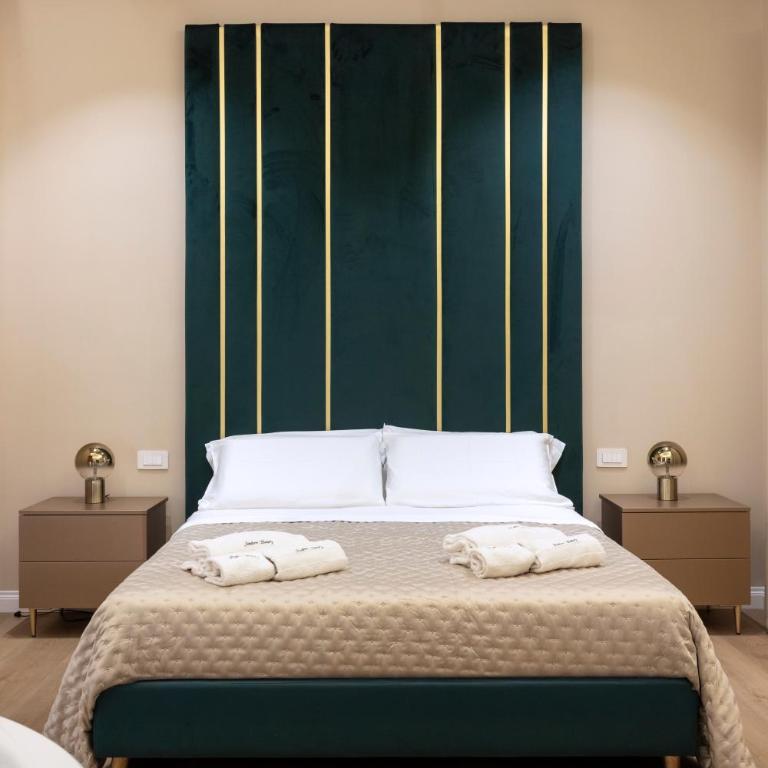 Isidoro Luxury Suites - Deluxe Double Room with Bath - 3