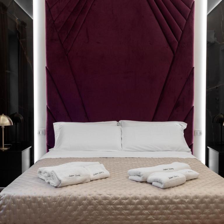 Isidoro Luxury Suites - Deluxe Double Room with Bath - 3