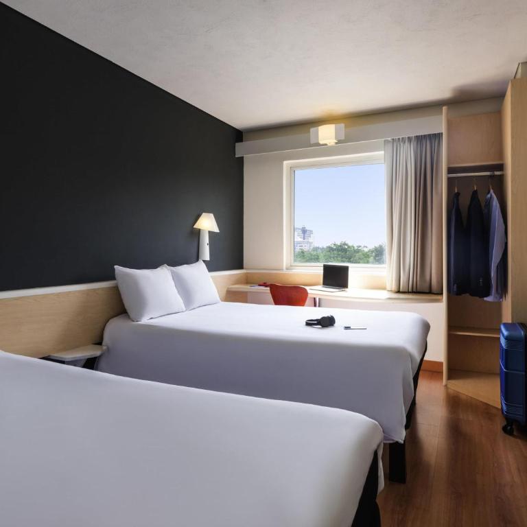 Ibis Guadalajara Expo - Standard Room with Two Double Beds - 1