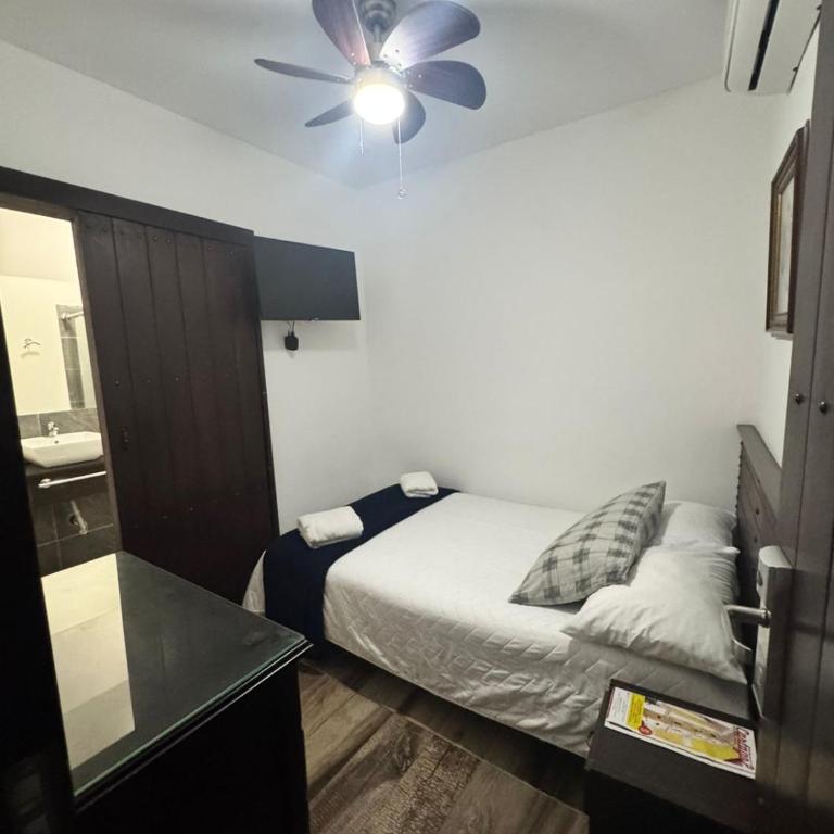 Hotel Boutique Colonial Cartago - Habitación Doble con baño privado - 6