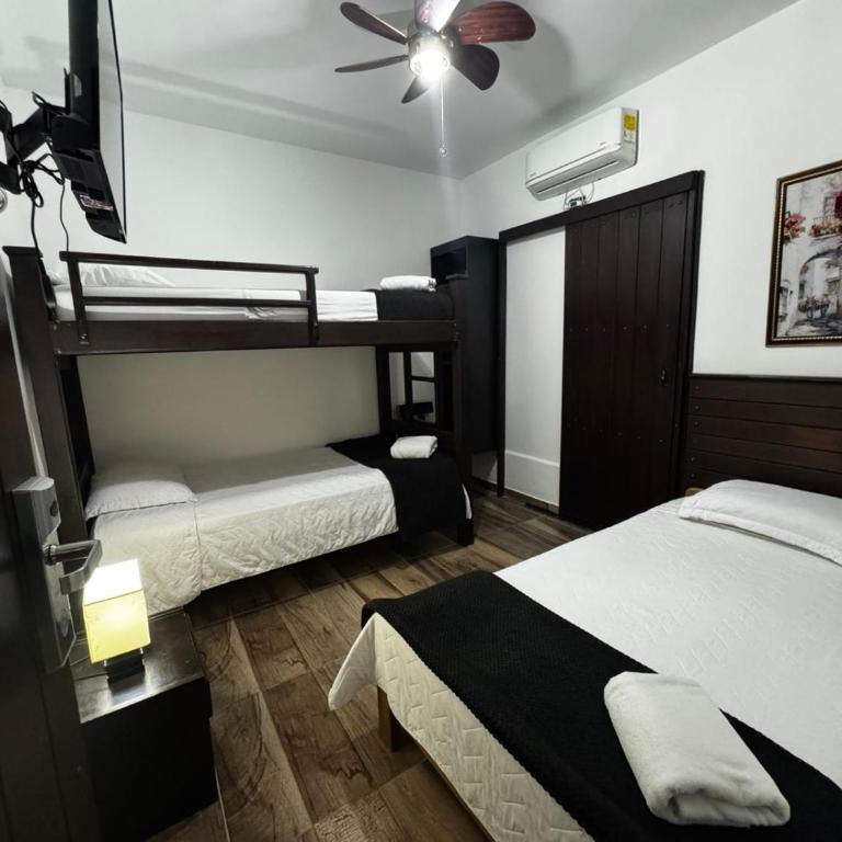 Hotel Boutique Colonial Cartago - Habitación Triple con baño privado - 5