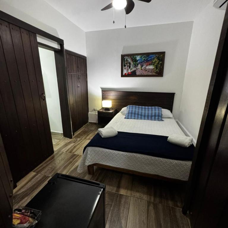 Hotel Boutique Colonial Cartago - Habitación Doble con baño privado - 3