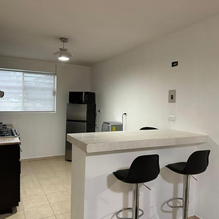 Cómoda Casa en Apodaca Fracc Privado WiFi 6PPL a 10 min del Aeropuerto - Apartment - Split Level - 5
