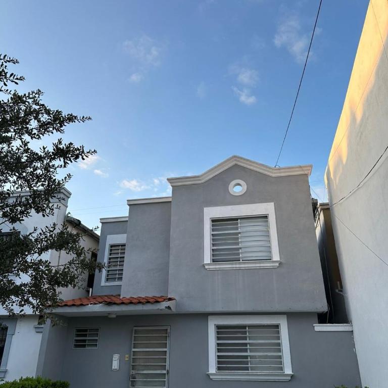 Cómoda Casa en Apodaca Fracc Privado WiFi 6PPL a 10 min del Aeropuerto - Apartment - Split Level - 7