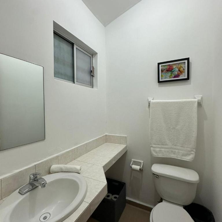 Cómoda Casa en Apodaca Fracc Privado WiFi 6PPL a 10 min del Aeropuerto - Apartment - Split Level - 9
