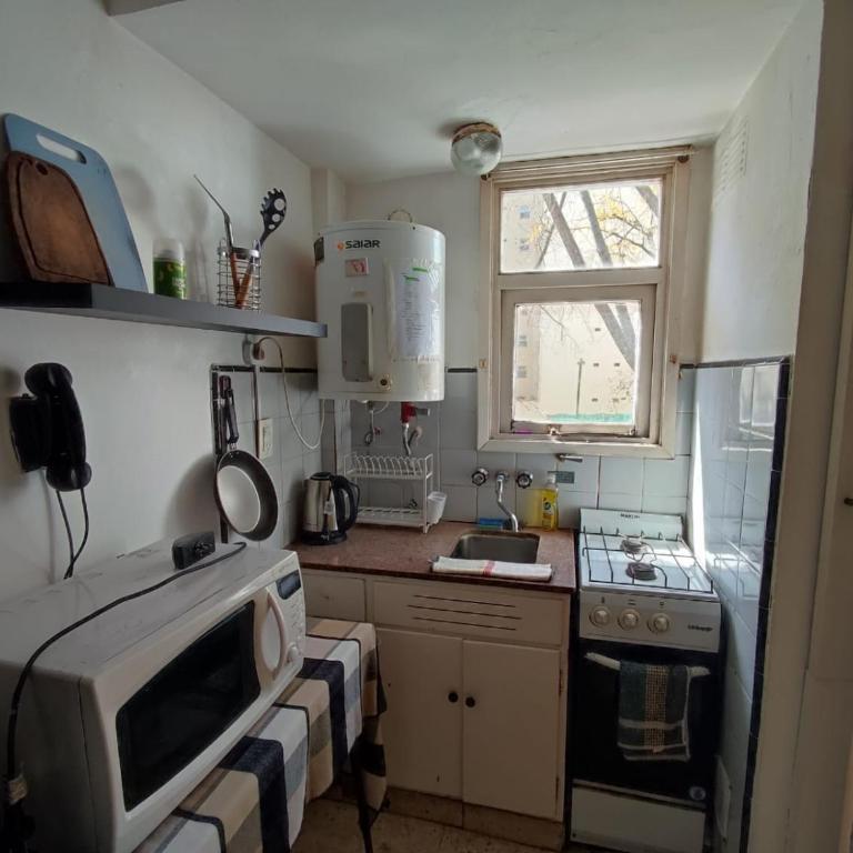 Un ambiente con balcon a la calle, excelente ubicación! - Apartamento de 1 dormitorio - 5