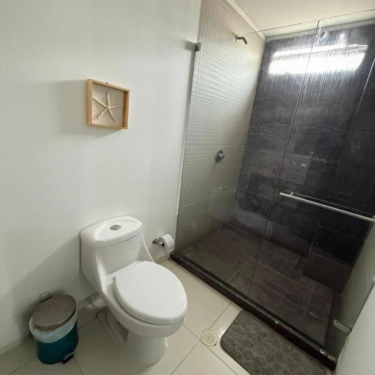 Apartamento a 10 min del Aeropuerto x7Pax - Three-Bedroom Apartment - 9