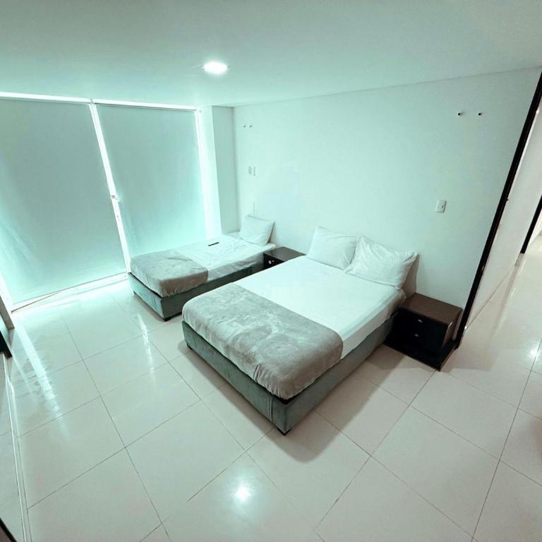 Apartamento a 10 min del Aeropuerto x7Pax - Three-Bedroom Apartment - 10