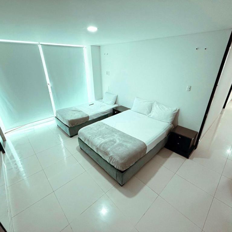 Apartamento a 10 min del Aeropuerto x7Pax - Three-Bedroom Apartment - 12