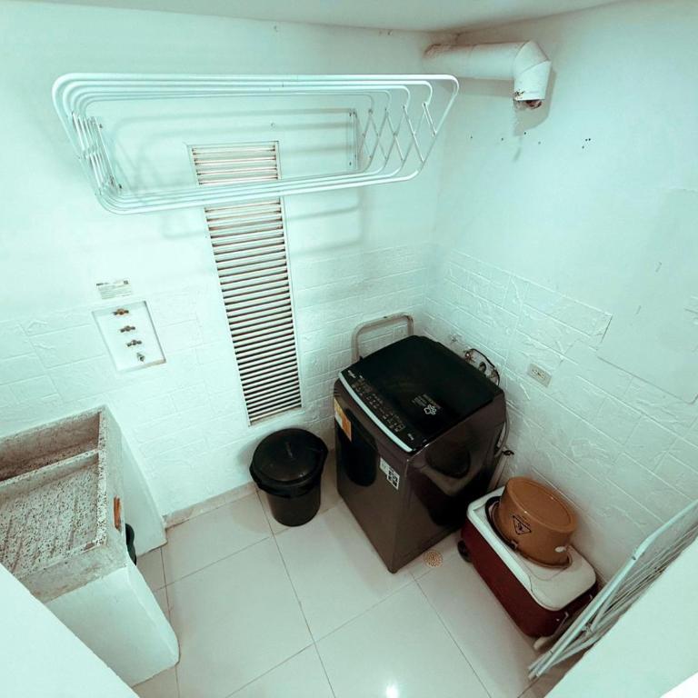 Apartamento a 10 min del Aeropuerto x7Pax - Three-Bedroom Apartment - 14