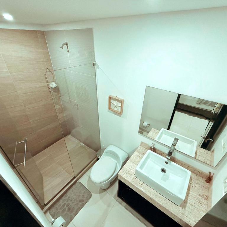Apartamento a 10 min del Aeropuerto x7Pax - Three-Bedroom Apartment - 13