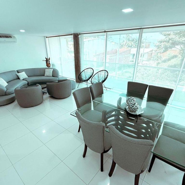 Apartamento a 10 min del Aeropuerto x7Pax - Three-Bedroom Apartment - 4