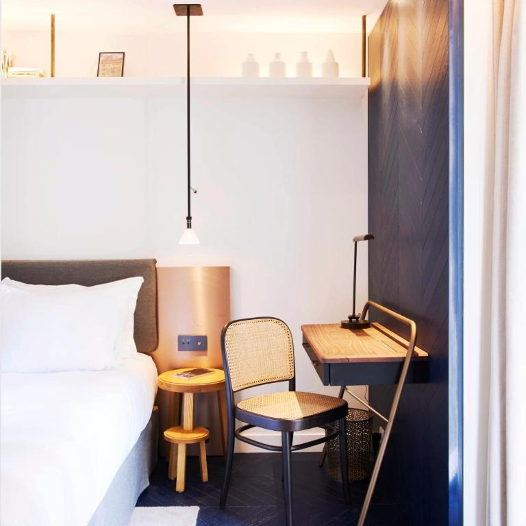 Perpetual Elysée Montaigne - Superior Double Room with Balcony - 4
