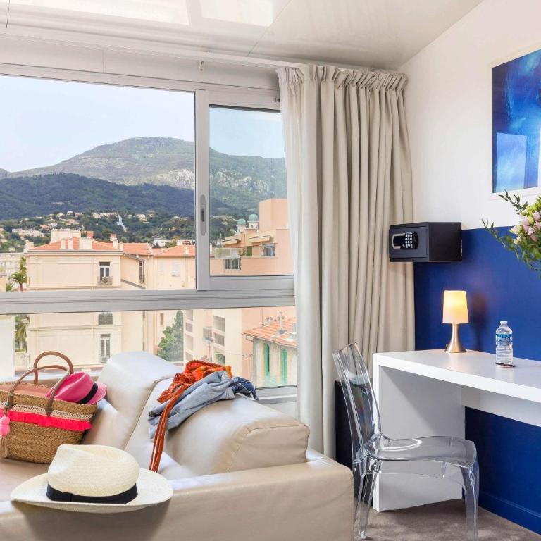 Ibis Styles Menton Centre - Chambre Familiale Standard avec 1 Lit Double et Canapé - 2