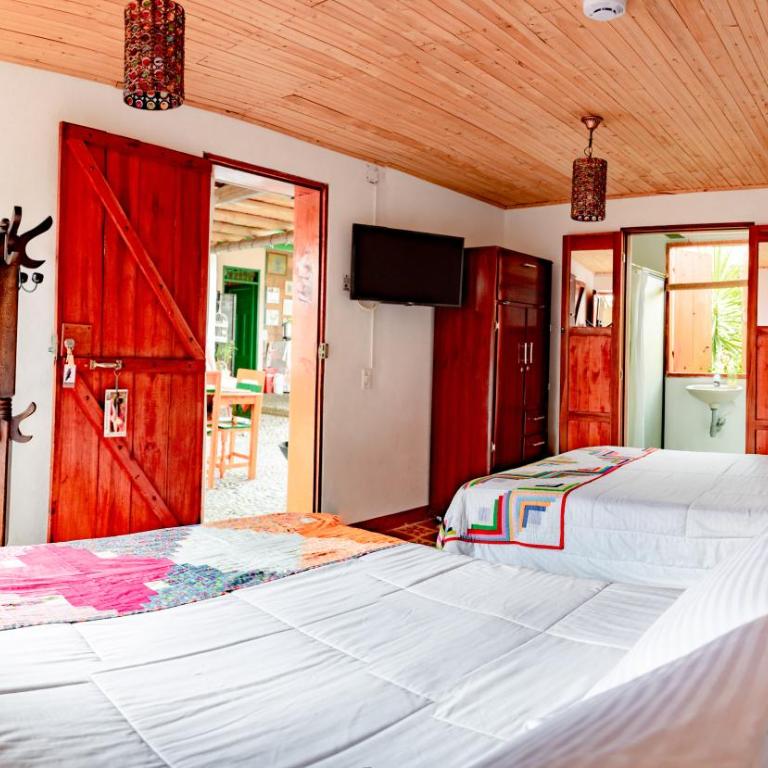 Hotel Kantarrana Urbana Jardin - Family Room with Terrace - 6