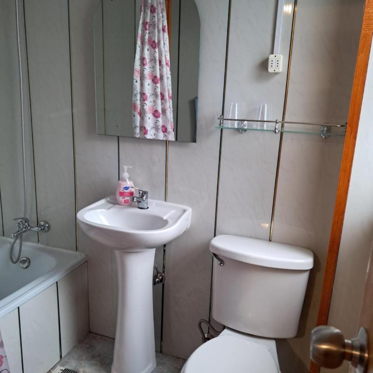 Casa Hospedaje Costanera - Triple Room with Private Bathroom - 5