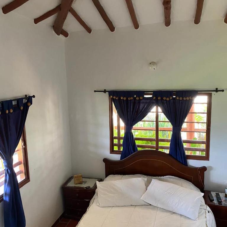 XayLa Agro Hostel Curití - Three-Bedroom Home - 5