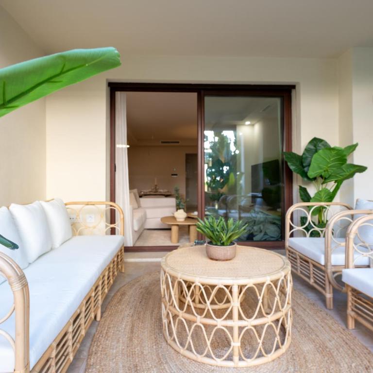 Apto Nueva Andalucía Puerto Banús Vigilancia 24h - Apartamento Deluxe de 2 dormitorios - 24