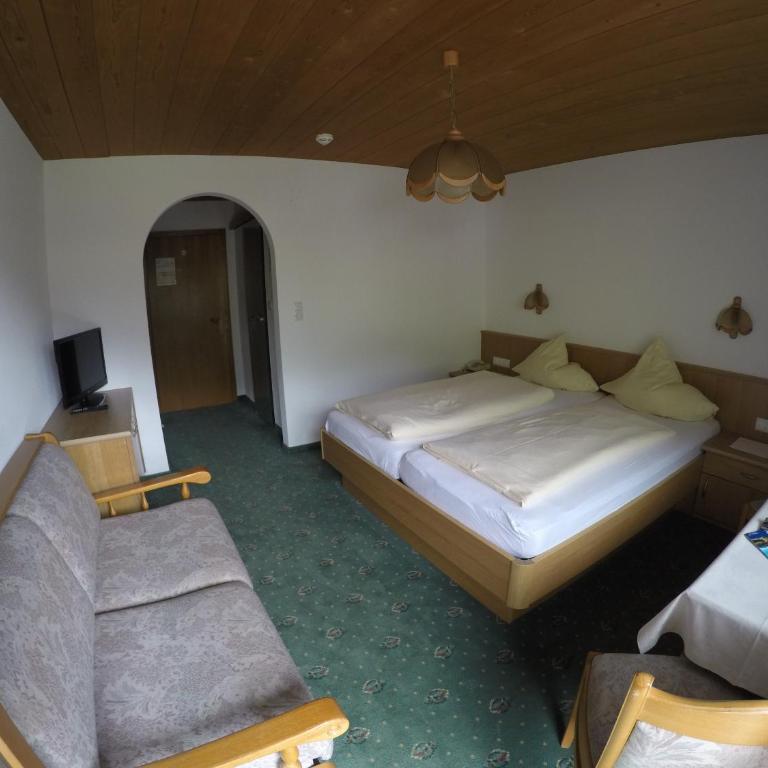 Gästehaus Alpenland - Standard Doppelzimmer mit Balkon - 4