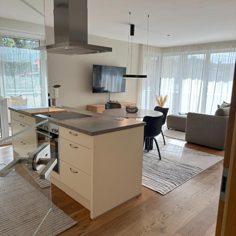 "FOUR" - Premium Apartments Seekirchen, Stilvolle 3-Zimmer Wohnung mit Balkon - Apartment mit 2 Schlafzimmern - 1