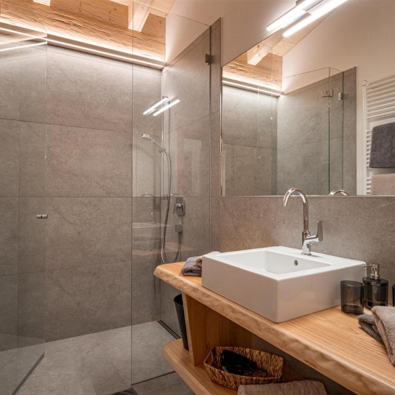 S'Mitterer - Two-Bedroom Apartment with Shower - 6