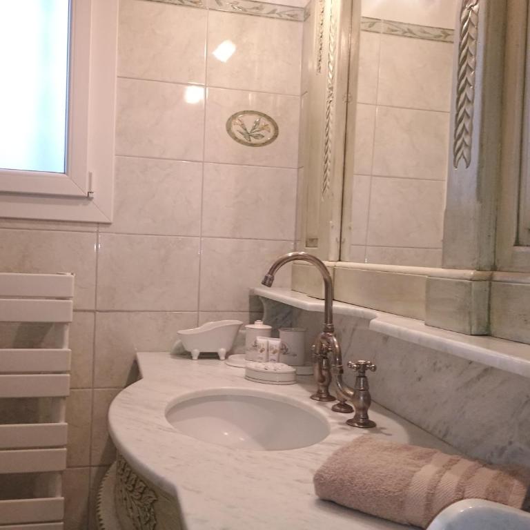 La Villa des Sorgues - Villa - 28