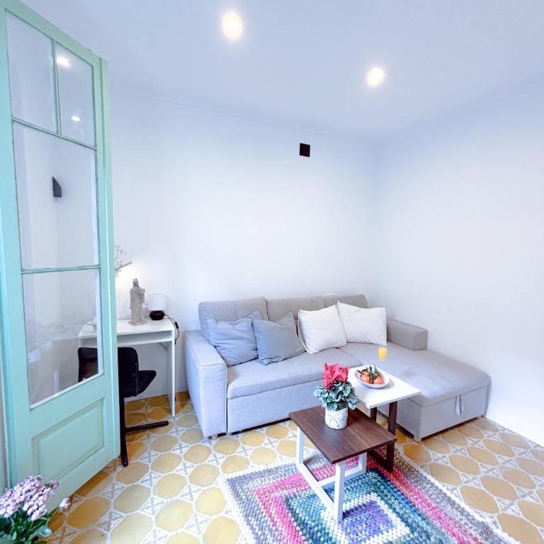 Bright Modernista Apartment Center Eixample - One-Bedroom Apartment - 2