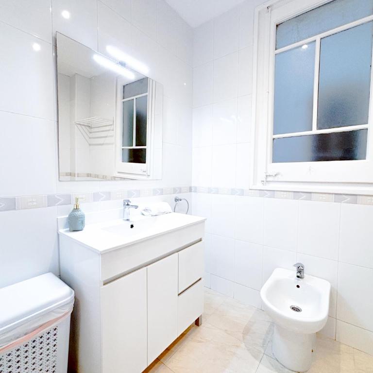 Bright Modernista Apartment Center Eixample - One-Bedroom Apartment - 13