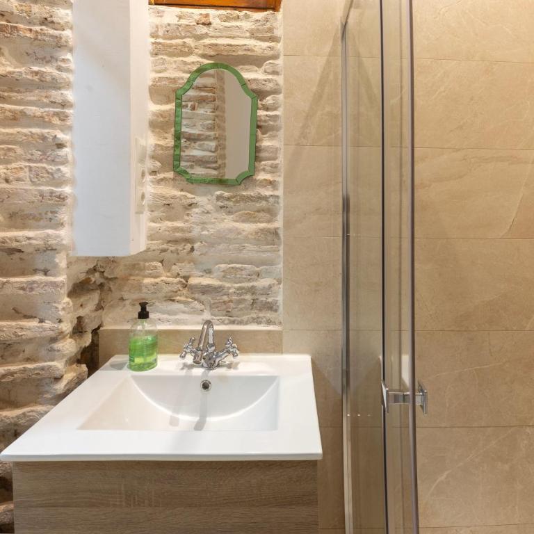 Cervantes Suites OnlyMalaga - Habitación Doble con baño privado - 27