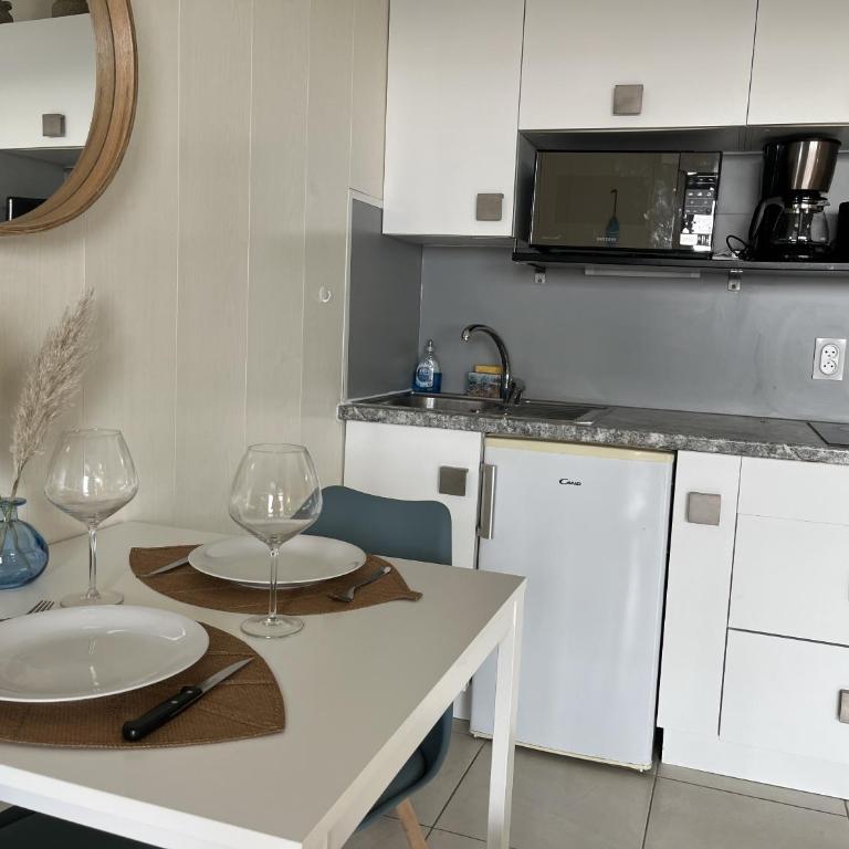 Le Capitole B 302, studio 26m2, clim, 2 adultes 2 enfants - Monolocale con Vista Mare - 7