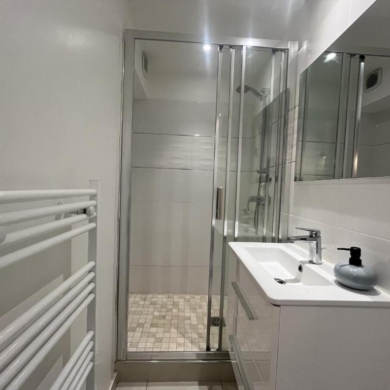 Le Capitole B 302, studio 26m2, clim, 2 adultes 2 enfants - Monolocale con Vista Mare - 12