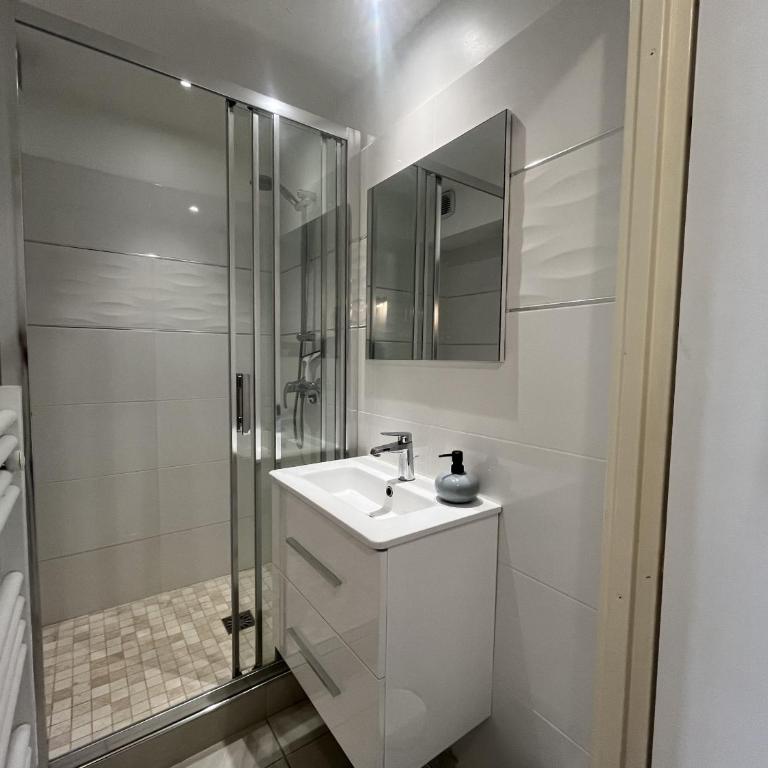 Le Capitole B 302, studio 26m2, clim, 2 adultes 2 enfants - Monolocale con Vista Mare - 15