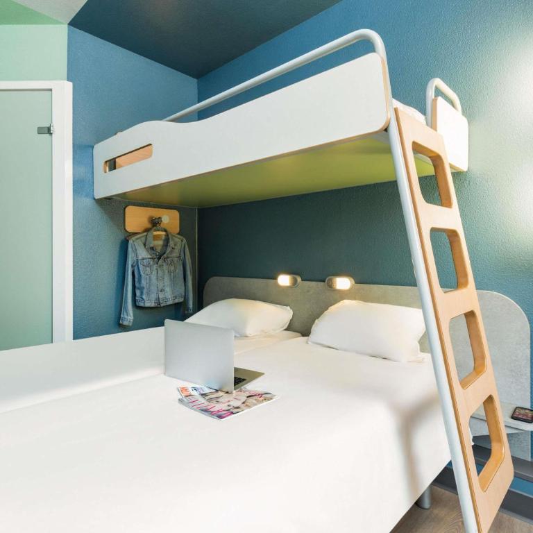 ibis budget Paris Porte De Montmartre - Chambre Triple avec 3 Lits Simples - 2