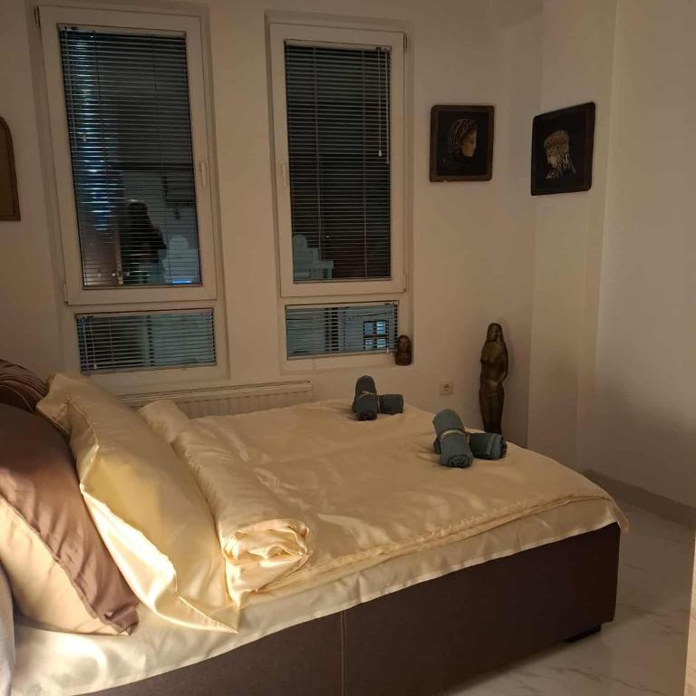 GLAVNA LuX - Deluxe One-Bedroom Apartment with City View - 3
