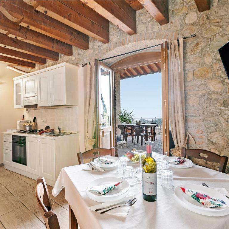 Agriturismo Cascina Crocelle - Lake View and Heated Pool - Apartment with Shared terrace - 2