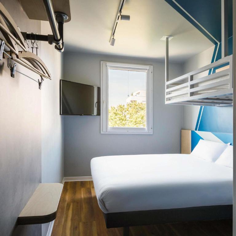 ibis budget Lyon Villeurbanne - Chambre Triple avec 1 Lit Double et 1 Lit Superposé - 1