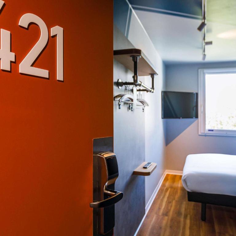 ibis budget Lyon Villeurbanne - Chambre Triple avec 1 Lit Double et 1 Lit Superposé - 6
