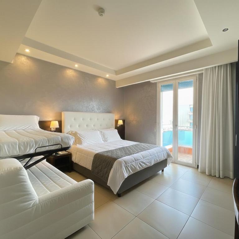 Club Hotel - Fronte Mare con Depandance adiacente - Quadruple Room with Balcony and Partial Sea View - Annex - 1