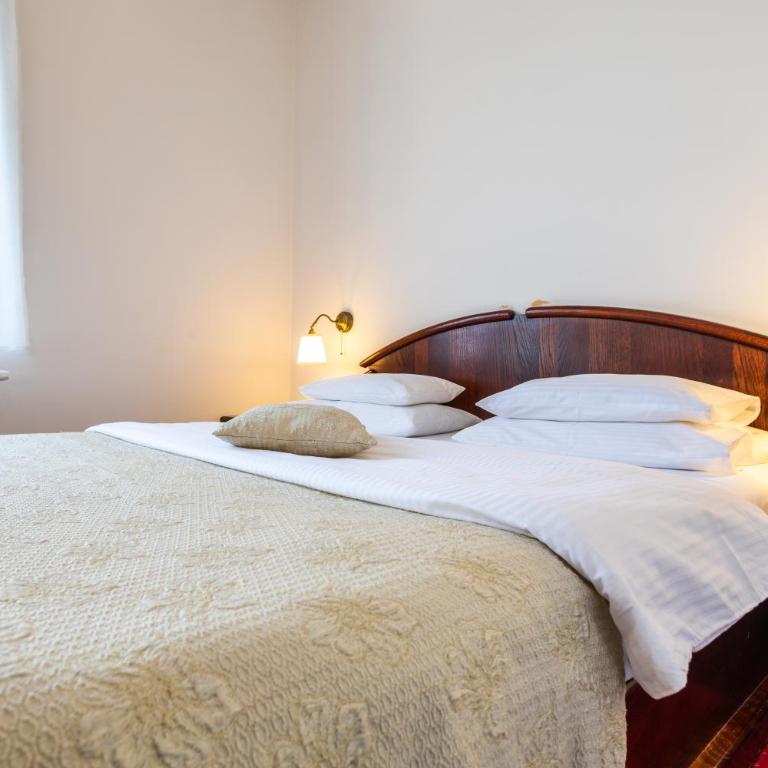 Garni Hotel Royal Crown - Double Room with Balcony (2 Adults + 1 Child) - 1