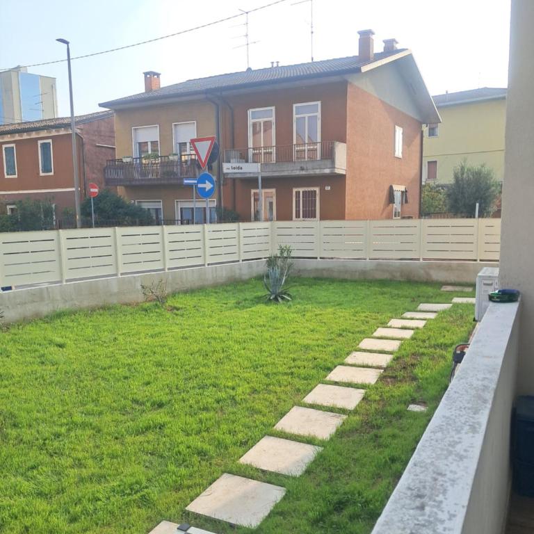 Arena in fiera - Three-Bedroom Apartment with Balcony - 36