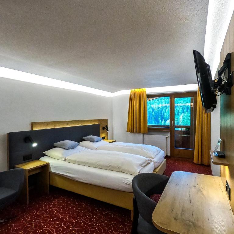 Sonnenhotel Soldanella Sonneck - Deluxe Doppelzimmer mit Balkon - 2